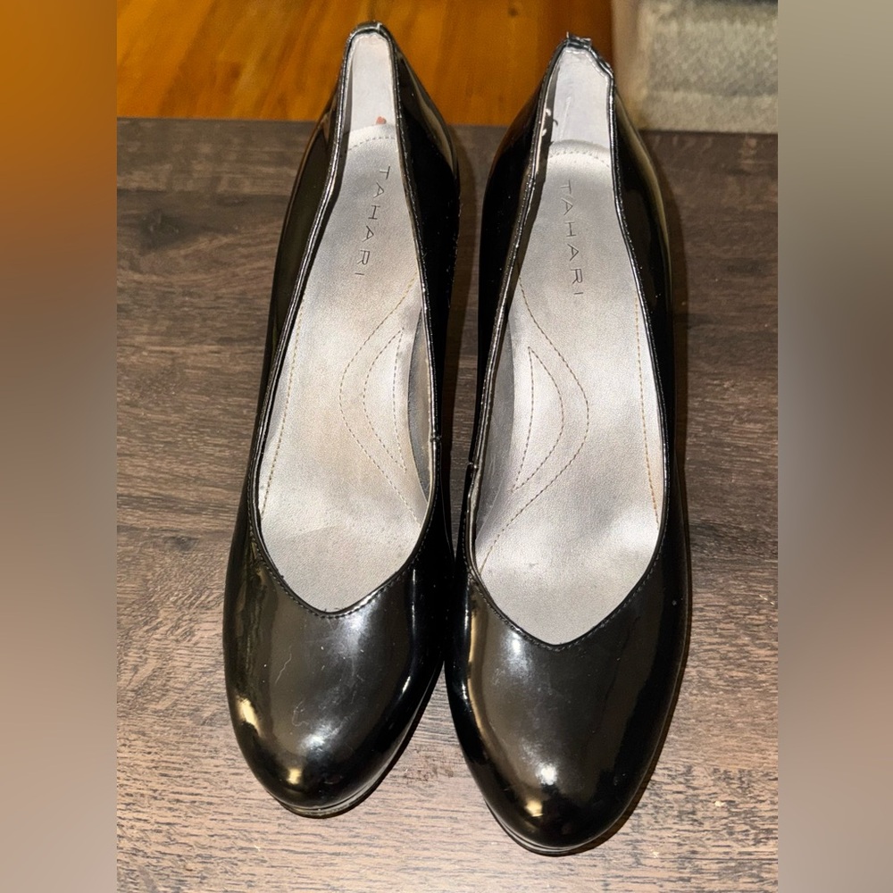 Tahari Women's Glossy Black Heels